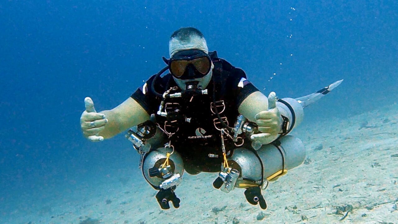 Pic5 Never Stop Learning Course Director Troy Murray going for his favourite sidemount dive img