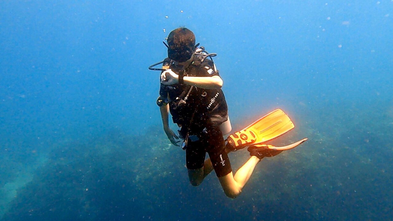 Pic5 Young Advanced Open Water Diver Performing a Safety Stop at The End of Deep Adventure Dive img